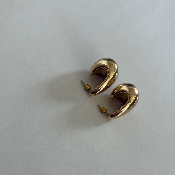 Gold tone chunky drop Earrings vintage design - Picture 2 of 3